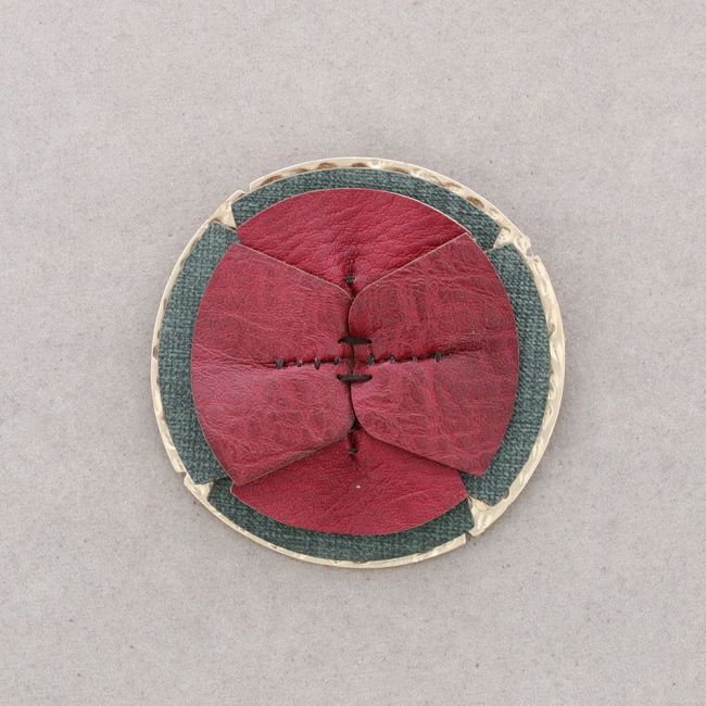 BROCHE FLOR IMITACIÓN CUERO