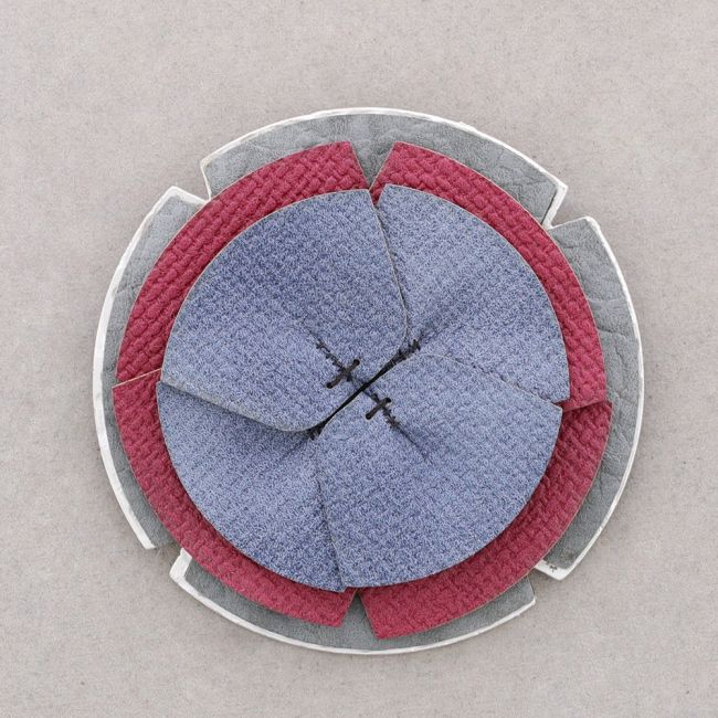 BROCHE FLOR IMITACIÓN CUERO