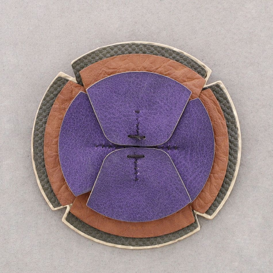 BROCHE FLOR IMITACIÓN CUERO