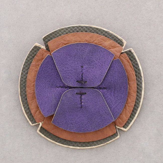 BROCHE FLOR IMITACIÓN CUERO