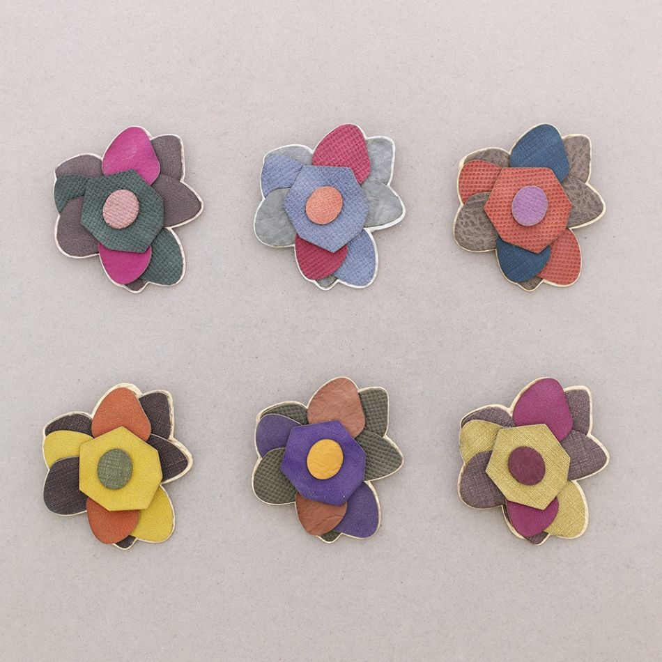 IMITATION LEATHER METAL FLOWER BROOCH