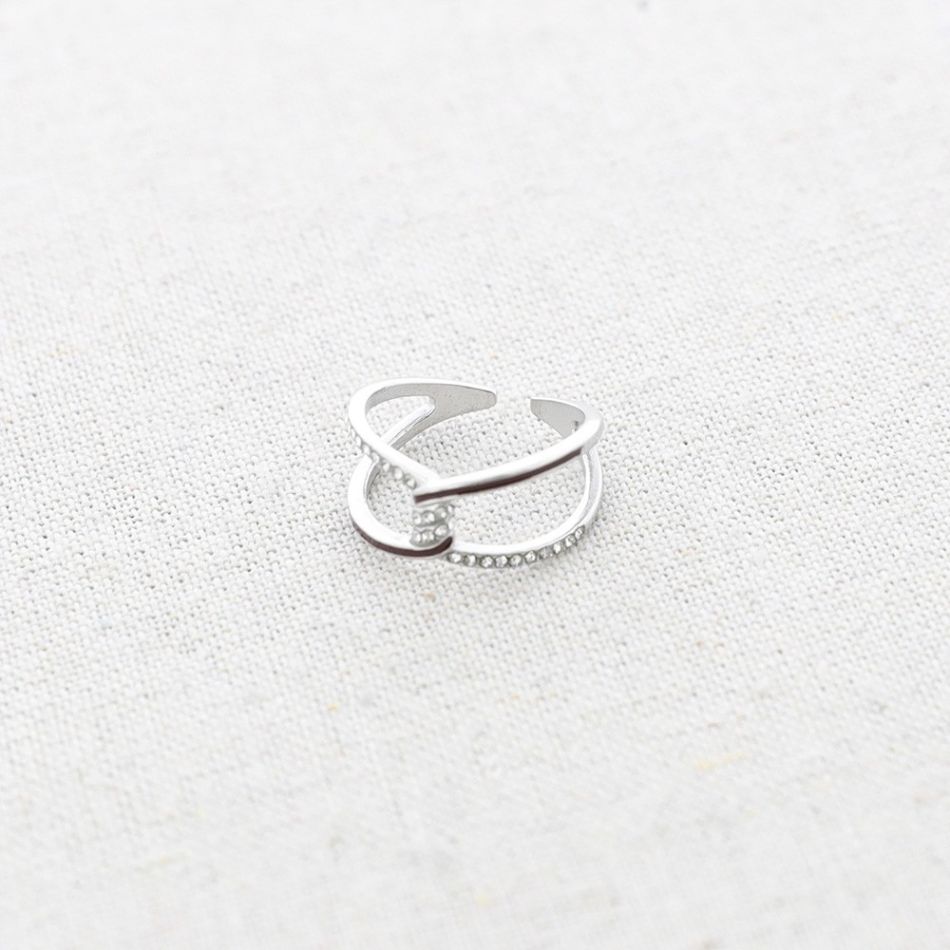 STEEL CROSSED CRYSTALS RING