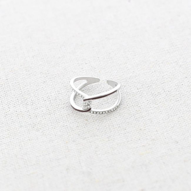 STEEL CROSSED CRYSTALS RING