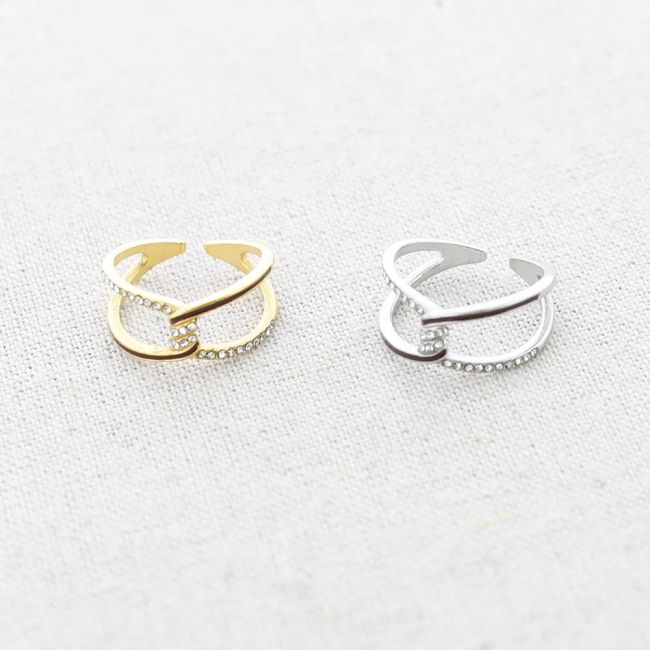 STEEL CROSSED CRYSTALS RING