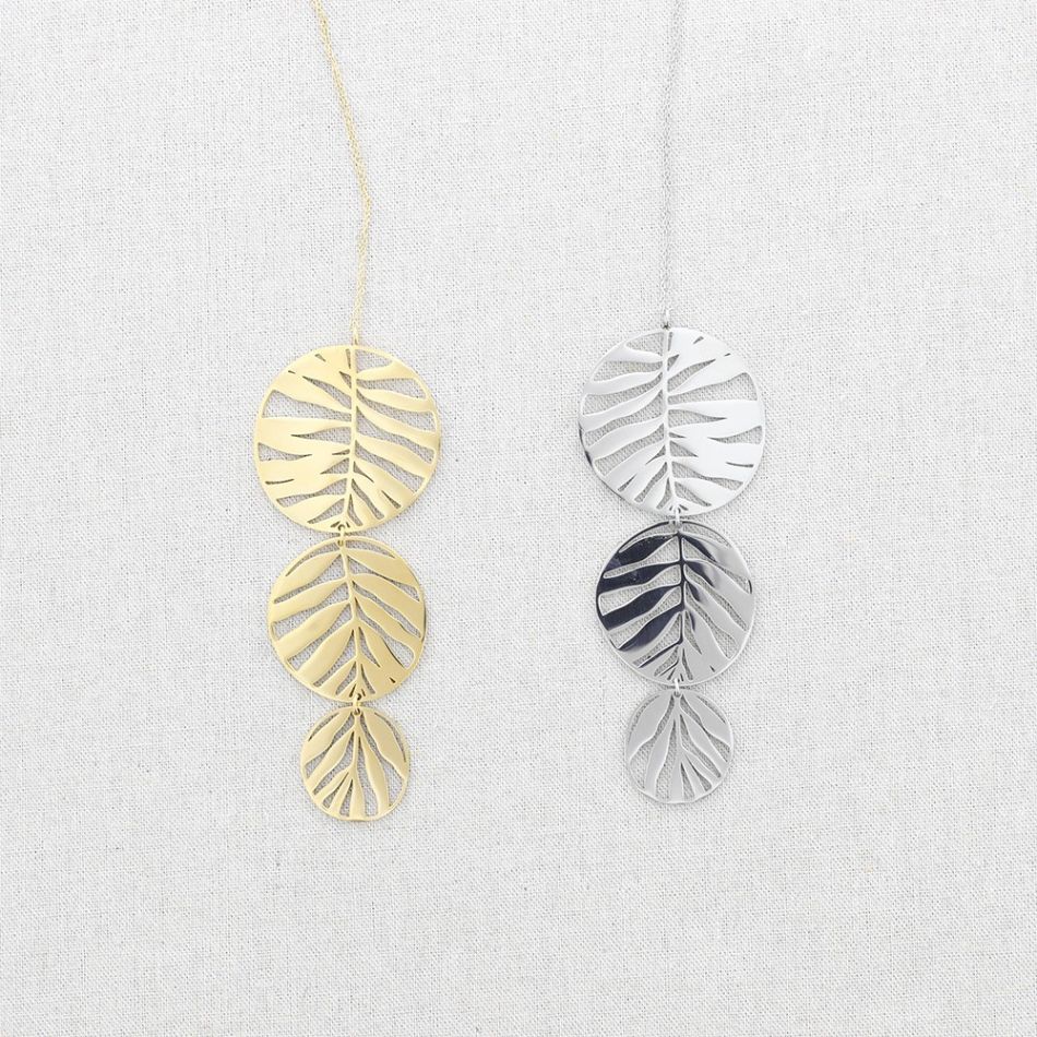 LONG STEEL TRIPLE MEDAL NECKLACE WITH OPENWORK BRANCHES