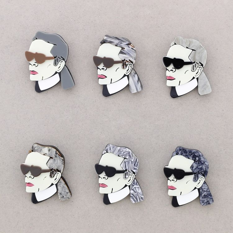 KARL RESIN BROOCH 2