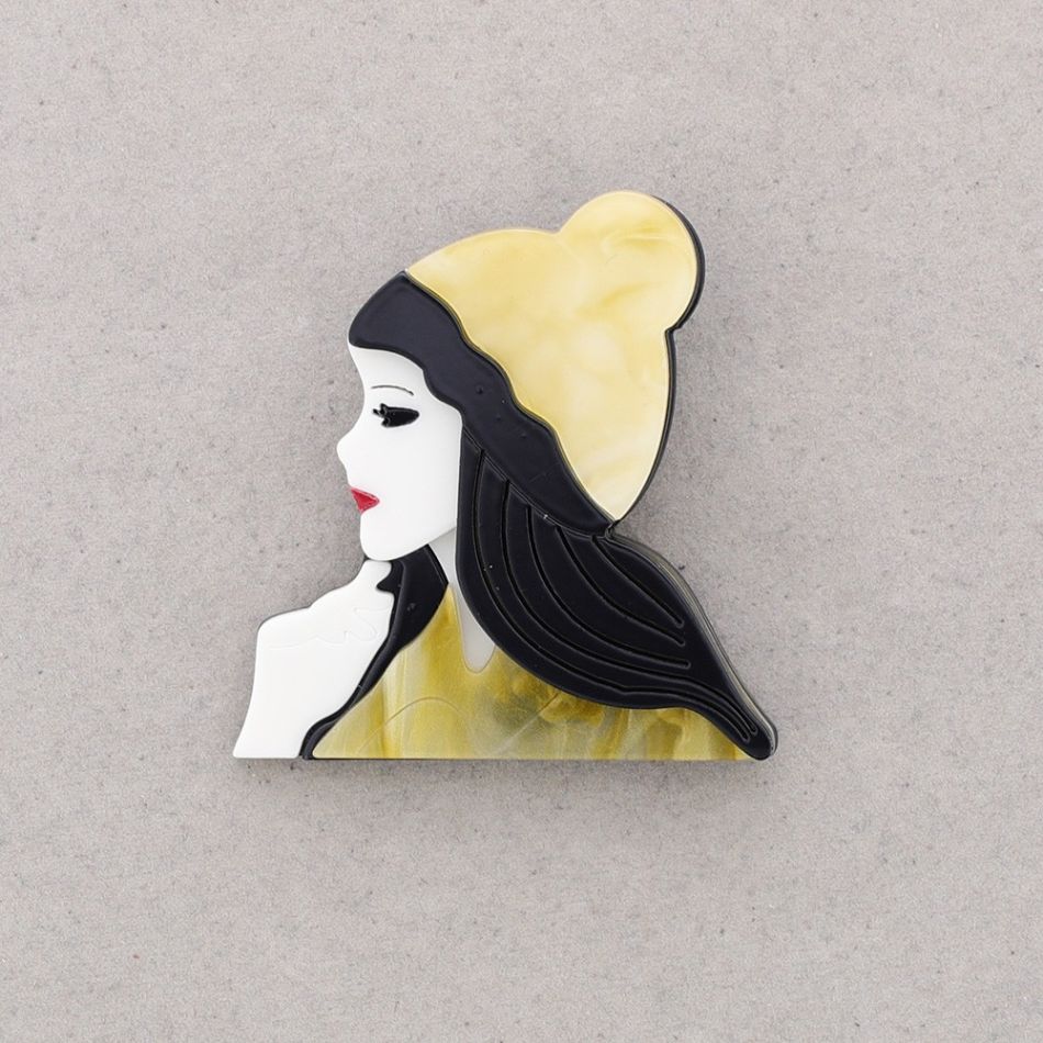 BROCHE CHICA GORRO RESINA