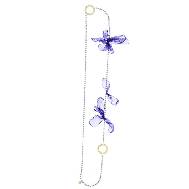 LONG NECKLACE WITH METAL RINGS FACETED CRYSTALS FABRIC FLOWERS