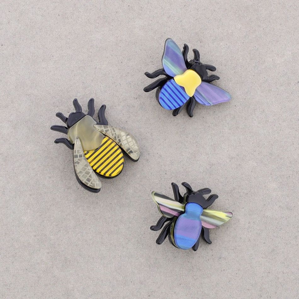 RESIN TRIPLE BEE BROOCH SET