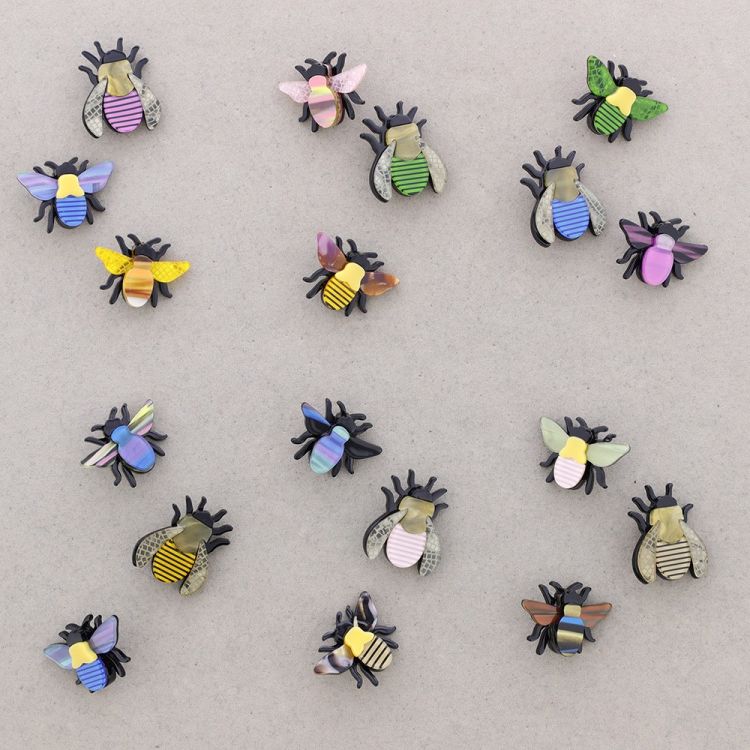 RESIN TRIPLE BEE BROOCH SET 2
