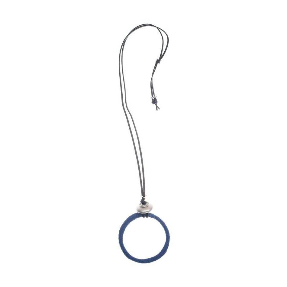 LONG NECKLACE WITH LINED METAL RING PENDANT