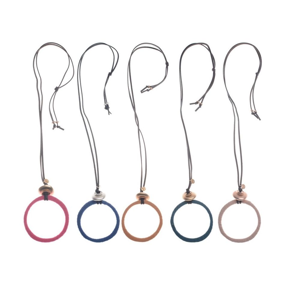 COLLAR LARGO COLGANTE ANILLA METAL FORRADA