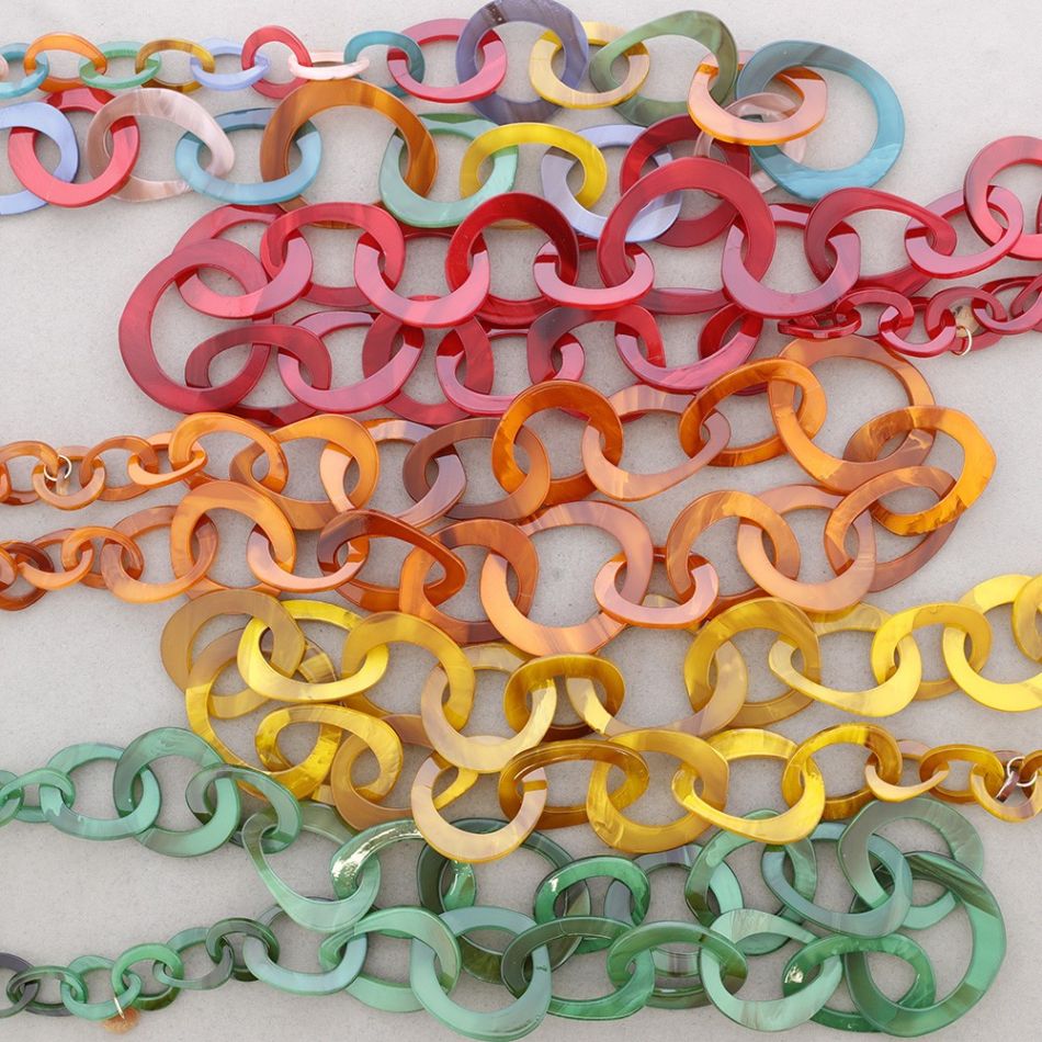 COLLAR LARGO ESLABONES RESINA