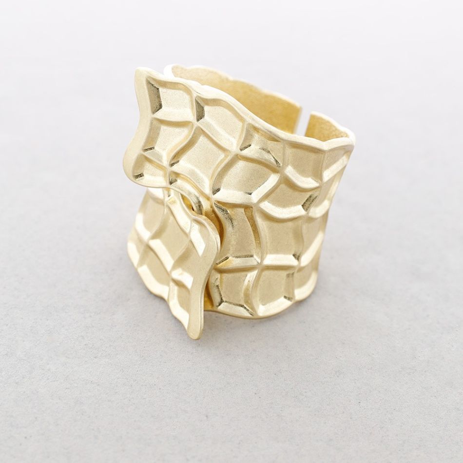 WIDE METAL SELF-CLOSING BRACELET