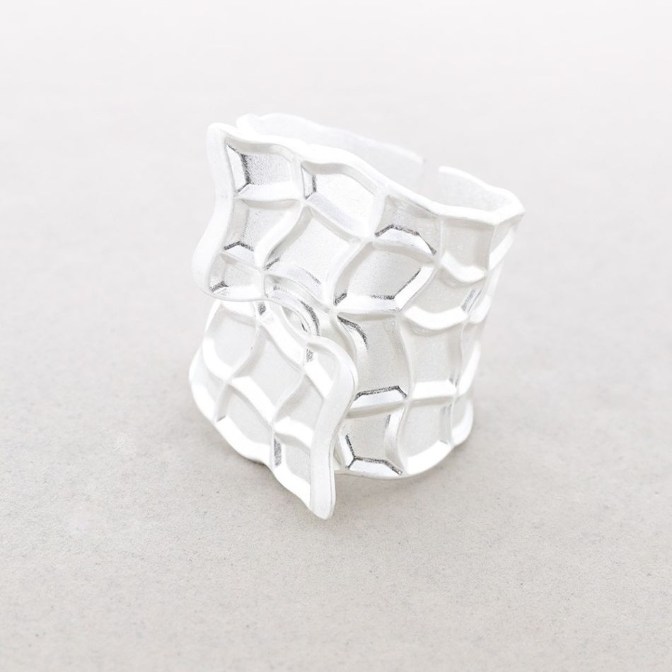 WIDE METAL SELF-CLOSING BRACELET