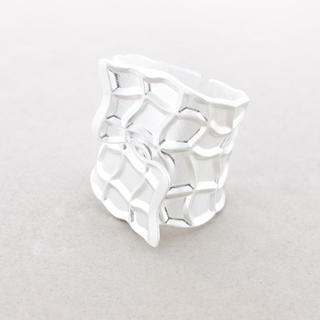 WIDE METAL SELF-CLOSING BRACELET