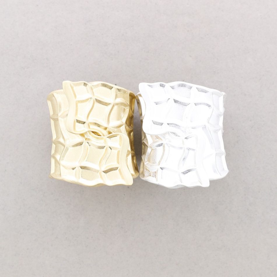 WIDE METAL SELF-CLOSING BRACELET