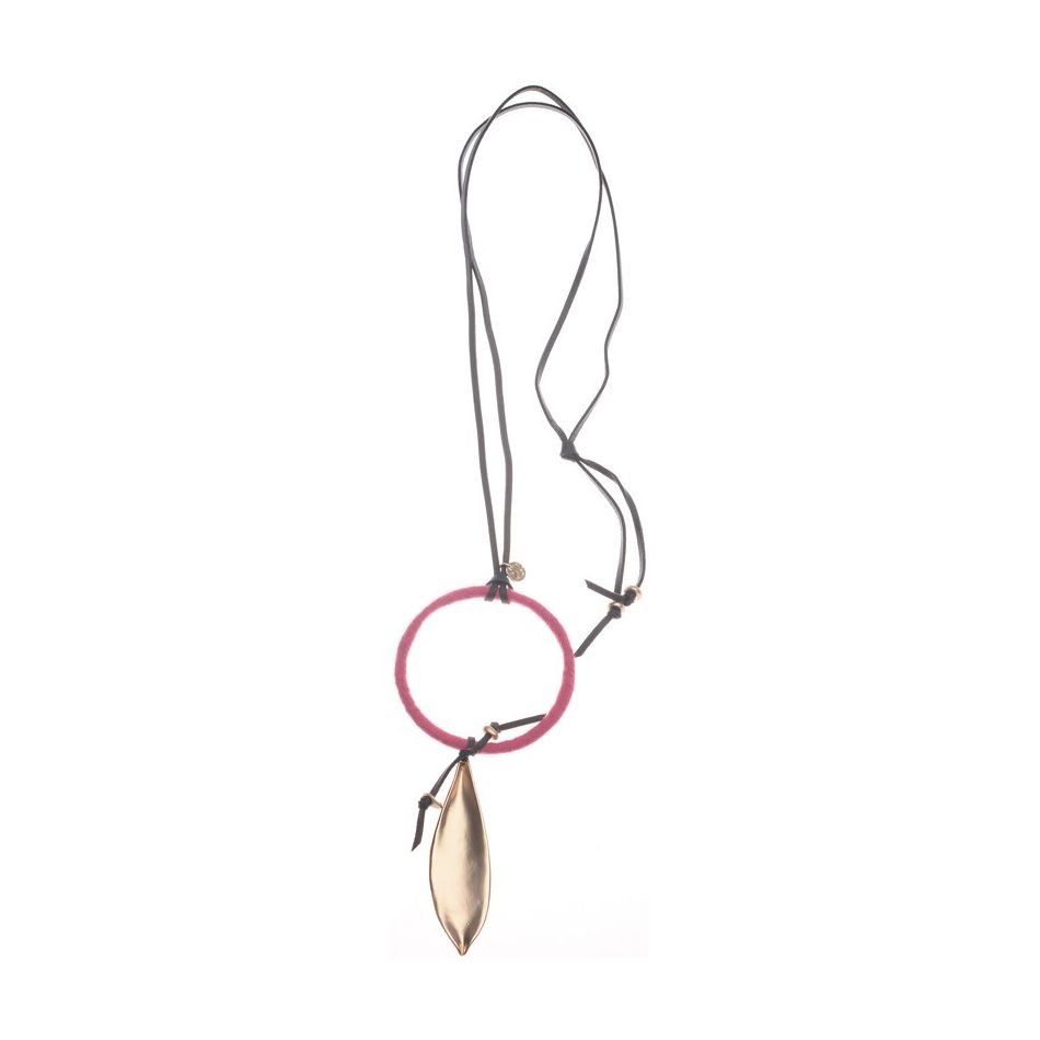 COLLAR LARGO COLGANTE ANILLA HOJA METAL