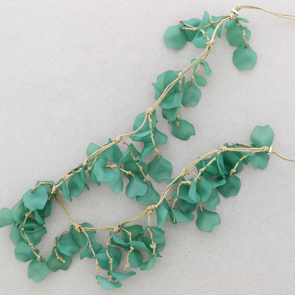 LONG NECKLACE WITH RESIN PETALS