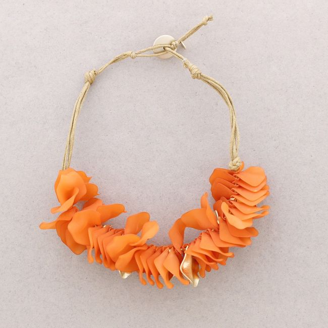 RESIN PETALS NECKLACE