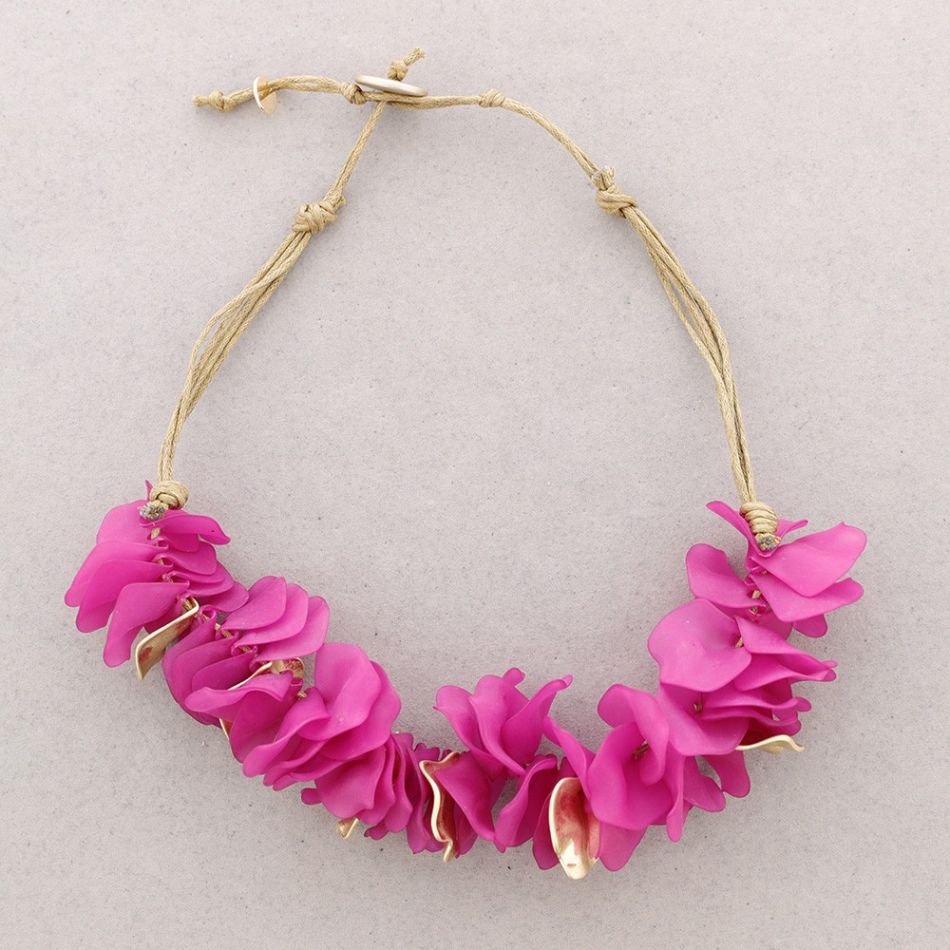 RESIN PETALS NECKLACE