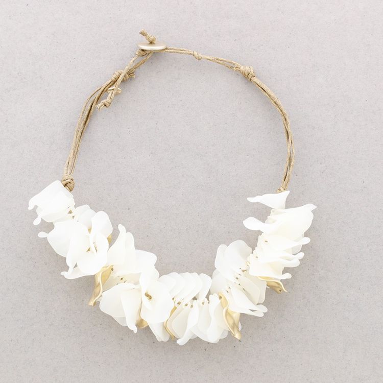 RESIN PETALS NECKLACE 2