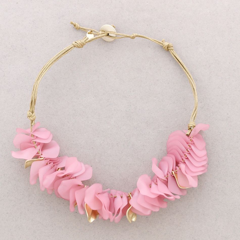 RESIN PETALS NECKLACE