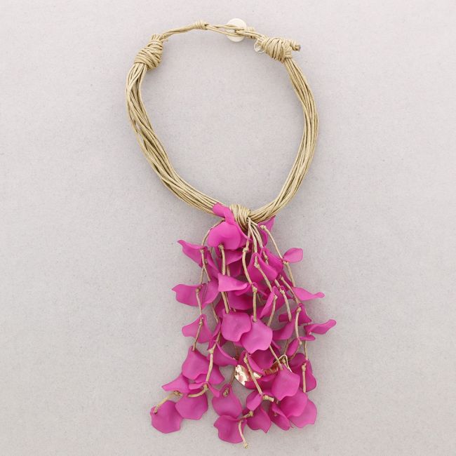 RESIN PETALOS PENDANT NECKLACE