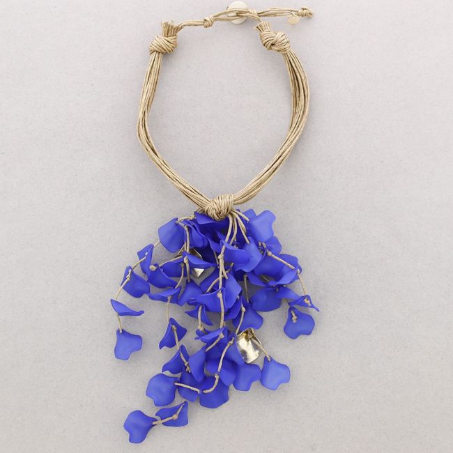 RESIN PETALOS PENDANT NECKLACE
