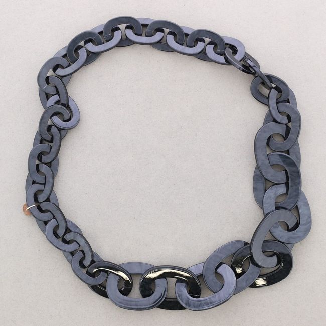 COLLAR LARGO ESLABONES RESINA