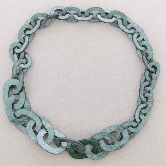 COLLAR LARGO ESLABONES RESINA