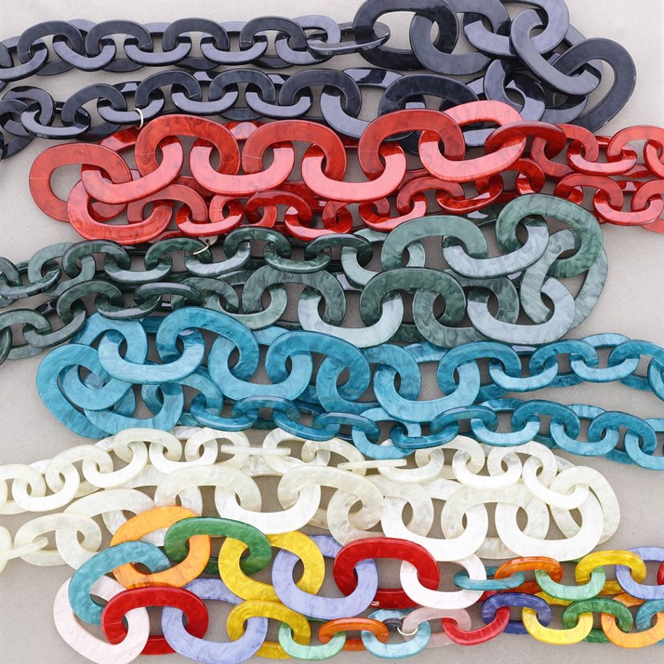LONG RESIN LINK NECKLACE