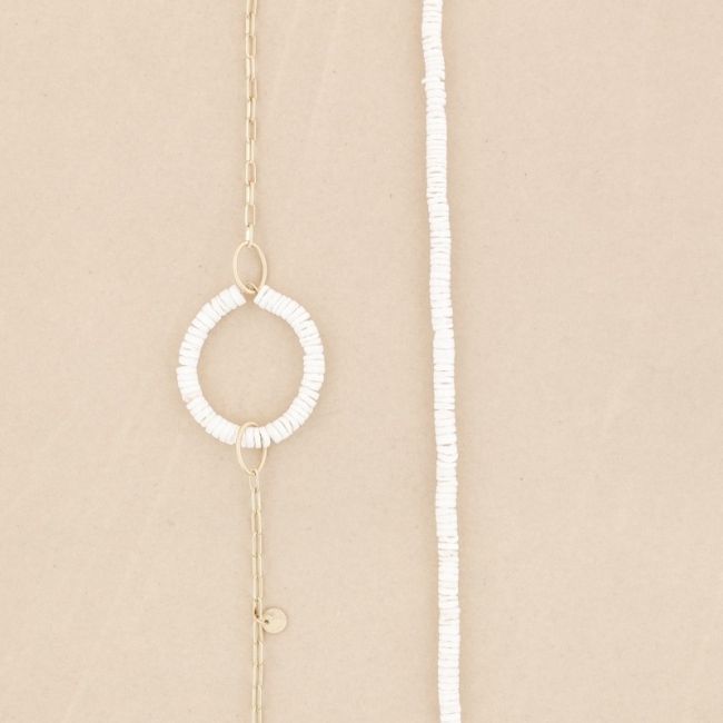 LONG NECKLACE WITH NACRE DECORATIONS