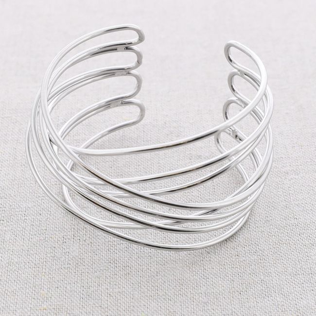 ADJUSTABLE CROSSED STEEL BRACELET