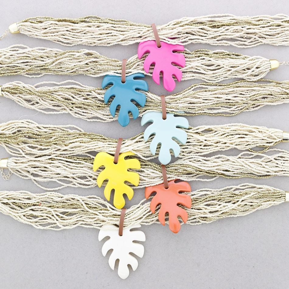 RESIN CHEESE PLANT LEAF PENDANT BEADED NECKLACE