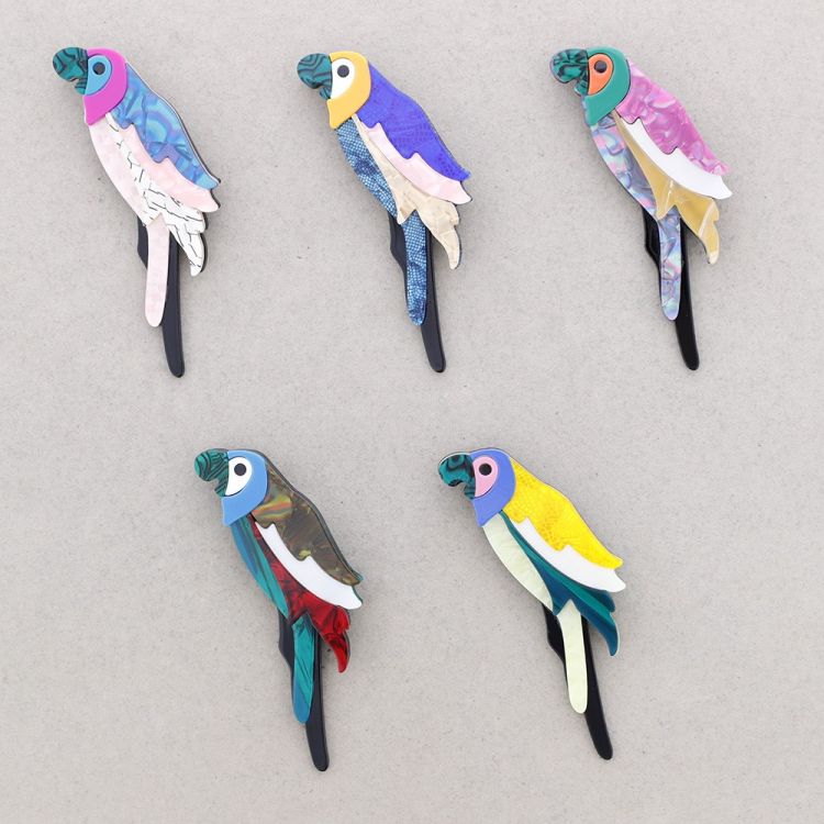 RESIN PARROT BROOCH 2