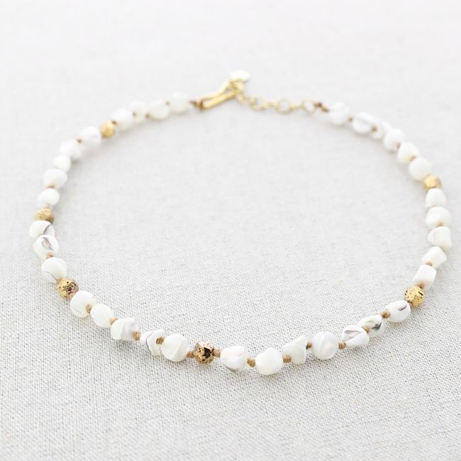 STEEL NECKLACE WITH NACRE BEADS