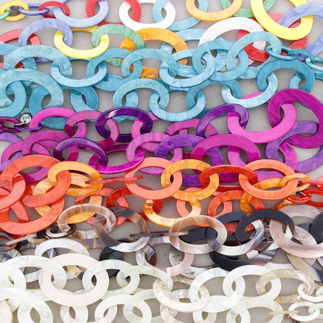 LONG RESIN CHAIN NECKLACE