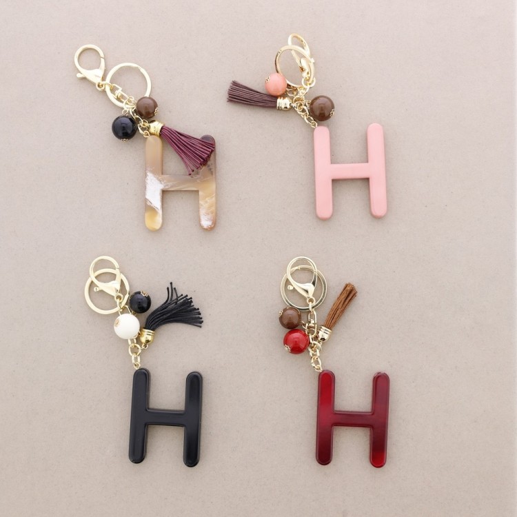 LLAVERO COLGANTE LETRA H INICIAL RESINA 2