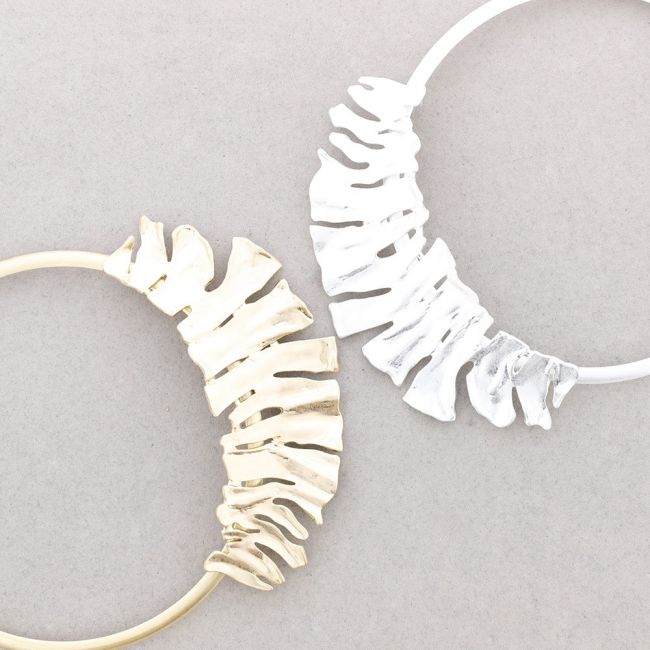 METAL FAN-SHAPE NECKLACE