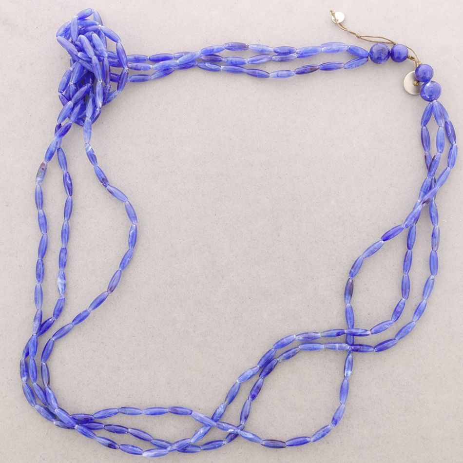 LONG NECKLACE WITH RESIN BEADS