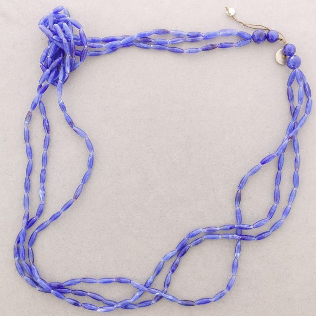 LONG NECKLACE WITH RESIN BEADS