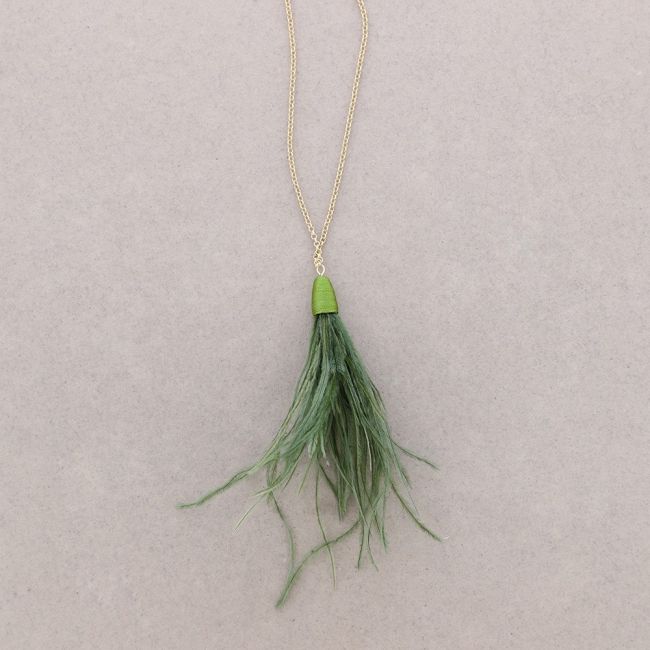 LONG PENDANT NECKLACE WITH FEATHERS