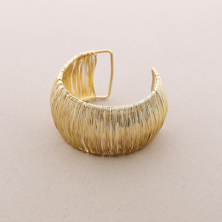 METAL WIRED BRACELET