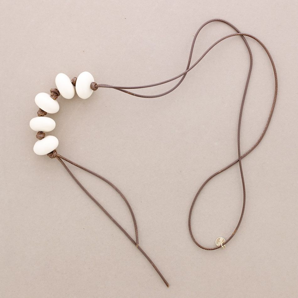 LONG RESIN BEAD PENDANT NECKLACE