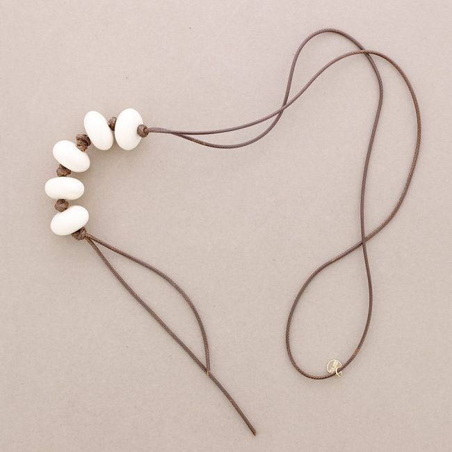 LONG RESIN BEAD PENDANT NECKLACE