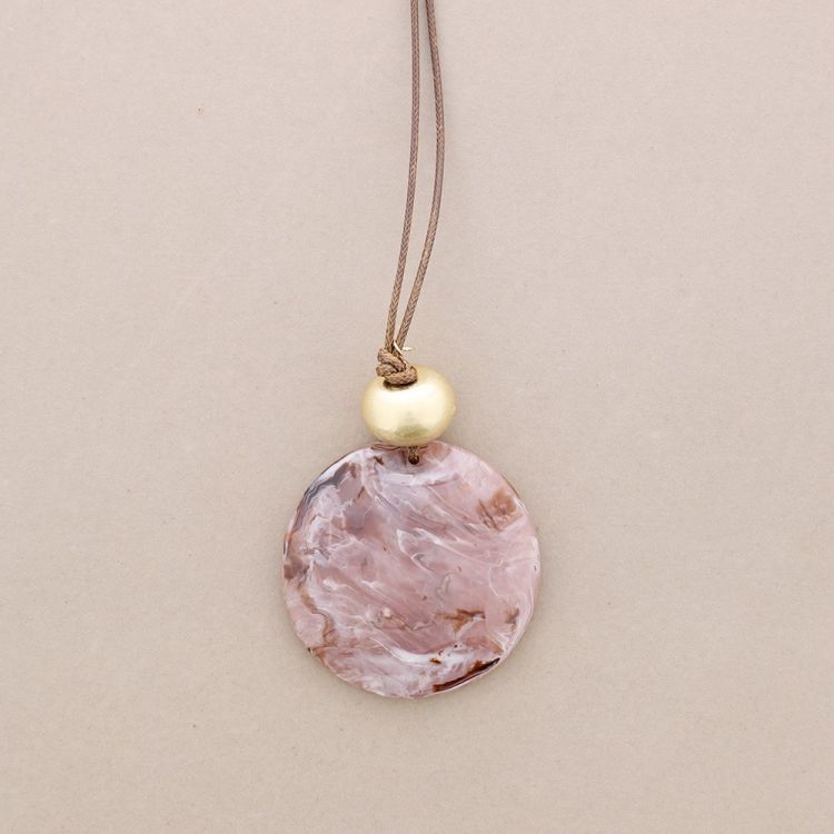 LONG RESIN PENDANT NECKLACE