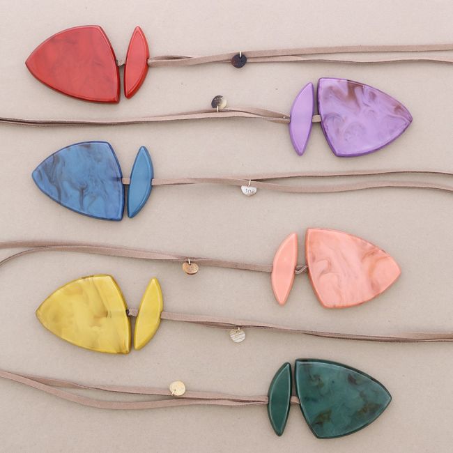 COLLAR LARGO COLGANTES RESINA