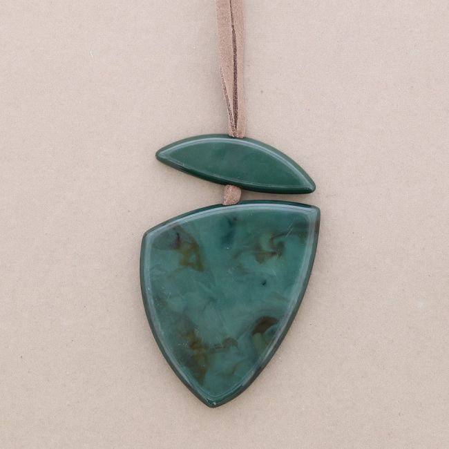 LONG RESIN PENDANT NECKLACE