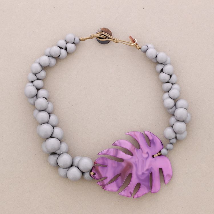 RESIN CHEESE PLANT LEAF BEADED NECKLACE